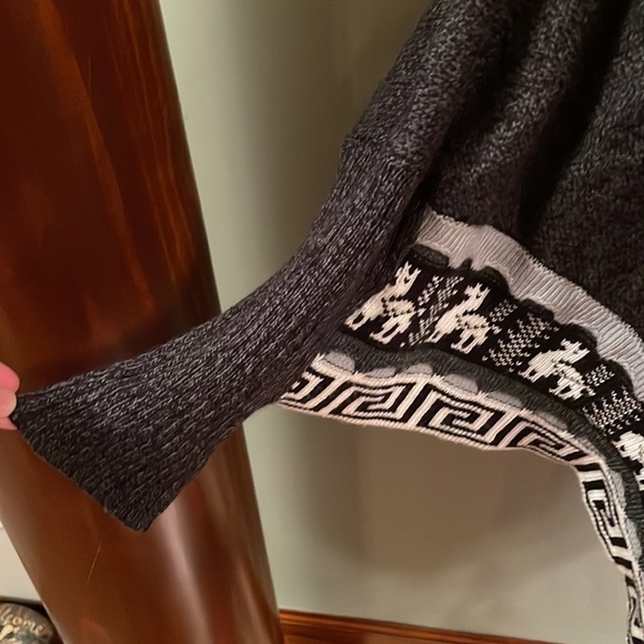 Ecologic Arts shrug, poncho, sweater combo. - Picture 3 of 14